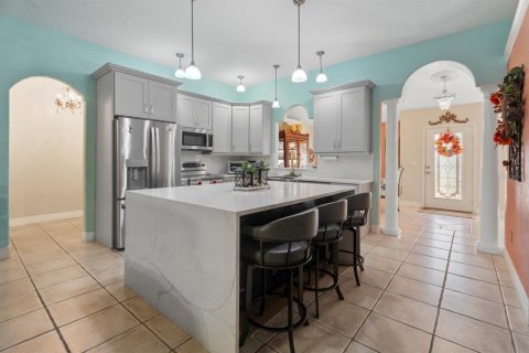 House in Deltona, Florida 4 bedrooms, 268.67 sq.m. № 2225581 - photo 14