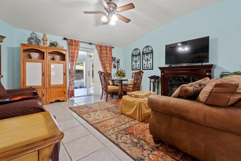 House in Deltona, Florida 4 bedrooms, 268.67 sq.m. № 2225581 - photo 22