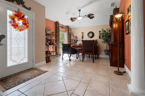 House in Deltona, Florida 4 bedrooms, 268.67 sq.m. № 2225581 - photo 9