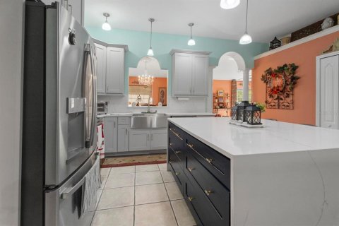 House in Deltona, Florida 4 bedrooms, 268.67 sq.m. № 2225581 - photo 15