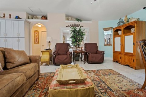 House in Deltona, Florida 4 bedrooms, 268.67 sq.m. № 2225581 - photo 27