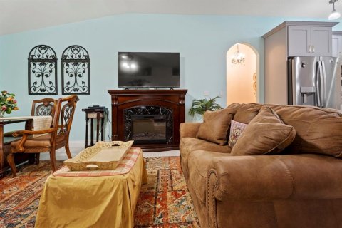 House in Deltona, Florida 4 bedrooms, 268.67 sq.m. № 2225581 - photo 23