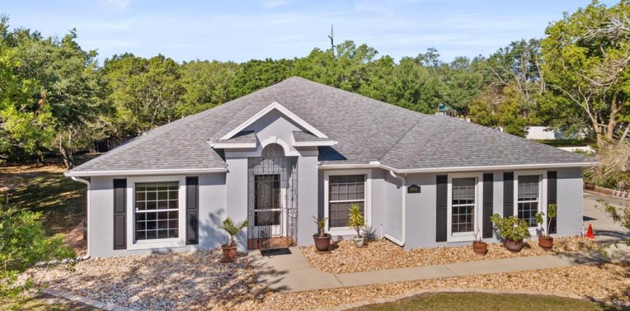 House in Deltona, Florida 4 bedrooms, 268.67 sq.m. № 2225581