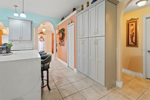 House in Deltona, Florida 4 bedrooms, 268.67 sq.m. № 2225581 - photo 21