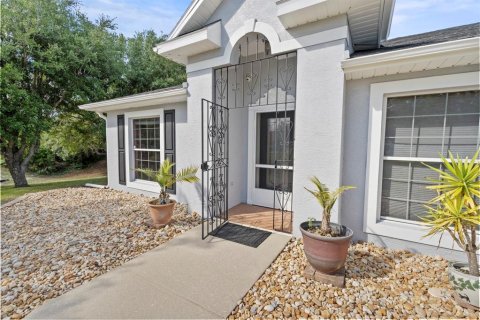 House in Deltona, Florida 4 bedrooms, 268.67 sq.m. № 2225581 - photo 7