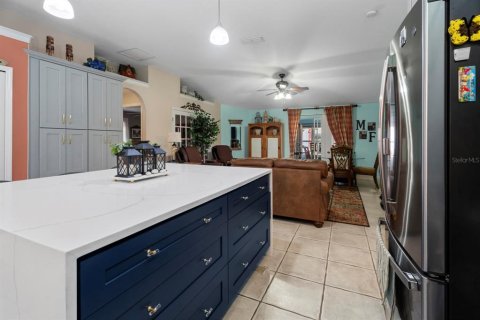 House in Deltona, Florida 4 bedrooms, 268.67 sq.m. № 2225581 - photo 17