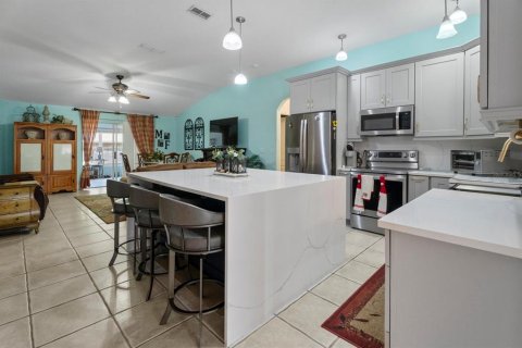 House in Deltona, Florida 4 bedrooms, 268.67 sq.m. № 2225581 - photo 12