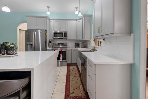 House in Deltona, Florida 4 bedrooms, 268.67 sq.m. № 2225581 - photo 13