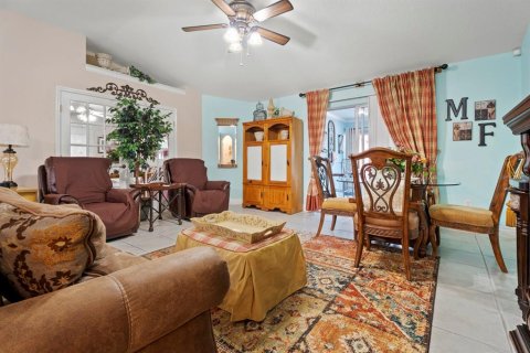 House in Deltona, Florida 4 bedrooms, 268.67 sq.m. № 2225581 - photo 26
