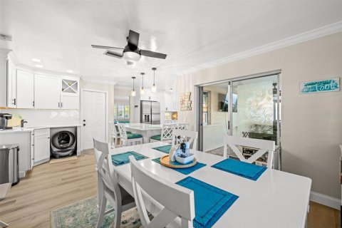 Villa ou maison à vendre à Cape Coral, Floride: 3 chambres, 117.99 m2 № 2436785 - photo 8