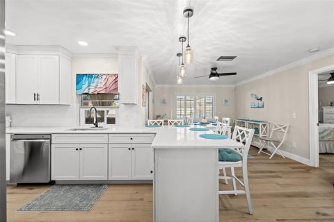 Villa ou maison à vendre à Cape Coral, Floride: 3 chambres, 117.99 m2 № 2436785 - photo 3