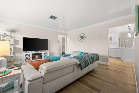 Villa ou maison à vendre à Cape Coral, Floride: 3 chambres, 117.99 m2 № 2436785 - photo 10