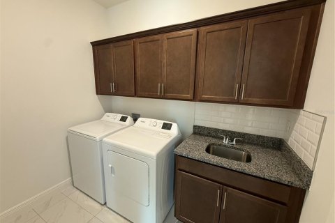 Villa ou maison à louer à Minneola, Floride: 5 chambres, 285.77 m2 № 2396625 - photo 15