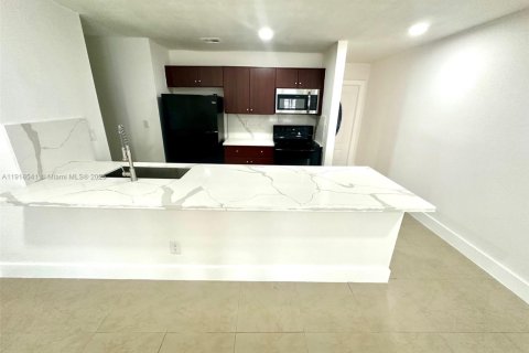 Townhouse in Miami Gardens, Florida 3 bedrooms, 107.02 sq.m. № 1973963 - photo 8