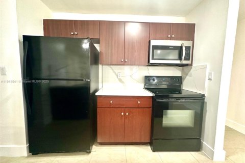 Townhouse in Miami Gardens, Florida 3 bedrooms, 107.02 sq.m. № 1973963 - photo 9