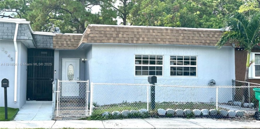 Townhouse in Miami Gardens, Florida 3 bedrooms, 107.02 sq.m. № 1973963