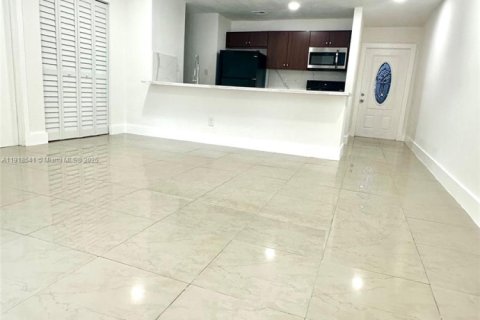 Townhouse in Miami Gardens, Florida 3 bedrooms, 107.02 sq.m. № 1973963 - photo 7