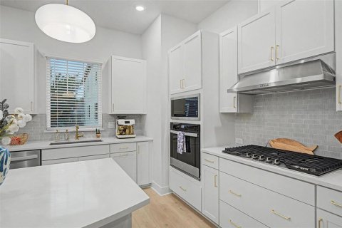 Townhouse in Tampa, Florida 3 bedrooms, 181.35 sq.m. № 2258766 - photo 9