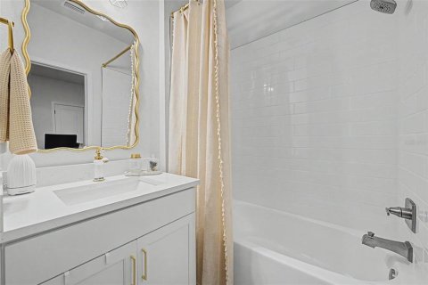 Townhouse in Tampa, Florida 3 bedrooms, 181.35 sq.m. № 2258766 - photo 25