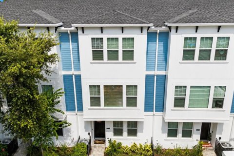 Townhouse in Tampa, Florida 3 bedrooms, 181.35 sq.m. № 2258766 - photo 3