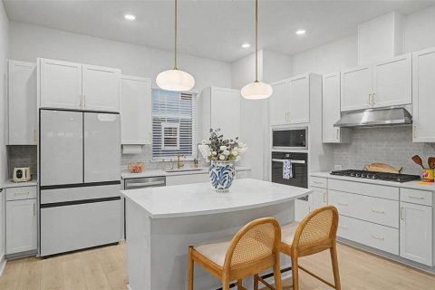 Townhouse in Tampa, Florida 3 bedrooms, 181.35 sq.m. № 2258766 - photo 8