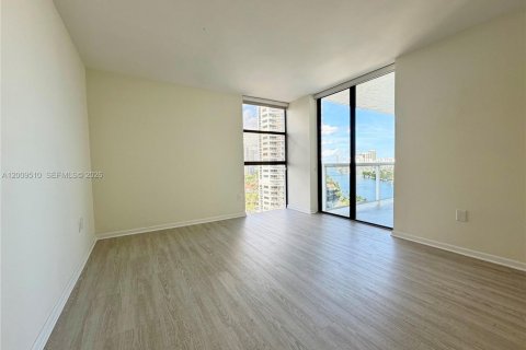 Condo in Aventura, Florida, 2 bedrooms № 2089892 - photo 9