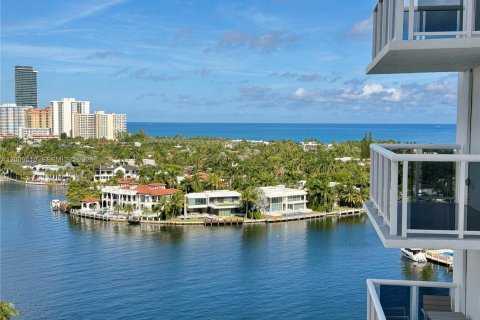Condo in Aventura, Florida, 2 bedrooms № 2089892 - photo 2