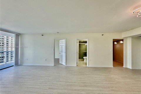 Condo in Aventura, Florida, 2 bedrooms № 2089892 - photo 25