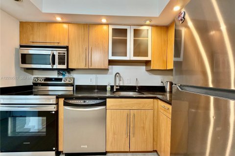 Condo in Aventura, Florida, 2 bedrooms № 2089892 - photo 3