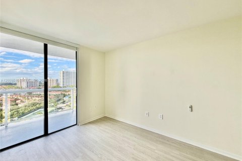 Condo in Aventura, Florida, 2 bedrooms № 2089892 - photo 17