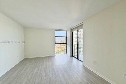 Condo in Aventura, Florida, 2 bedrooms № 2089892 - photo 18