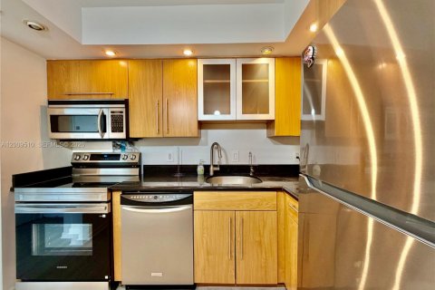 Condo in Aventura, Florida, 2 bedrooms № 2089892 - photo 27