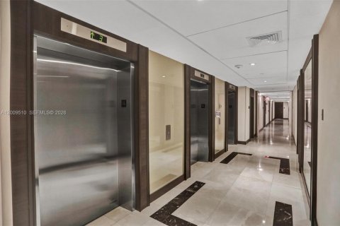 Condo in Aventura, Florida, 2 bedrooms № 2089892 - photo 30