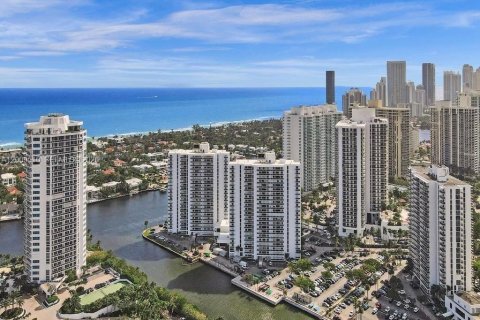 Condo in Aventura, Florida, 2 bedrooms № 2089892