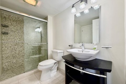 Condo in Aventura, Florida, 2 bedrooms № 2089892 - photo 15