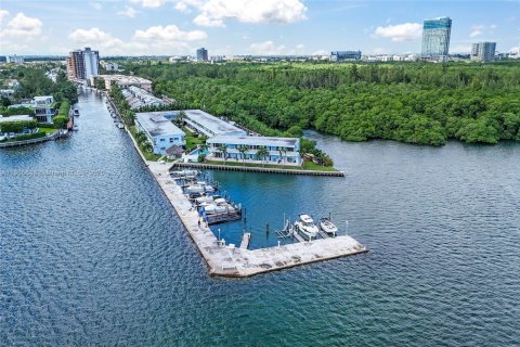 Купить кондоминиум в Норт-Майами, Флорида 2 спальни, 75.25м2, № 1956245 - фото 16