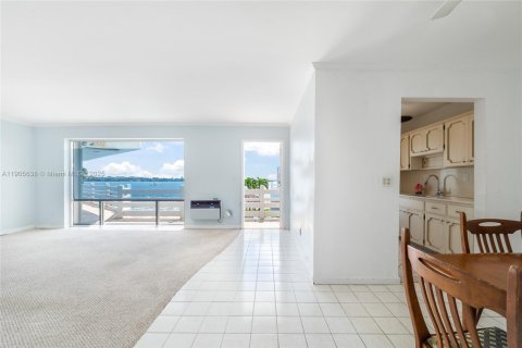 Купить кондоминиум в Норт-Майами, Флорида 2 спальни, 75.25м2, № 1956245 - фото 4