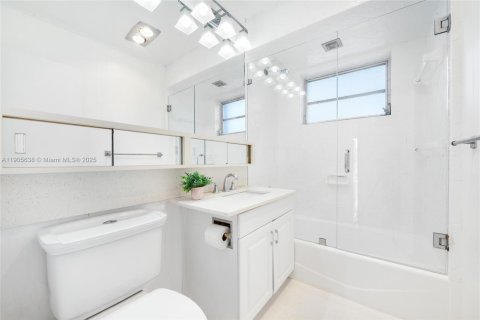 Купить кондоминиум в Норт-Майами, Флорида 2 спальни, 75.25м2, № 1956245 - фото 9