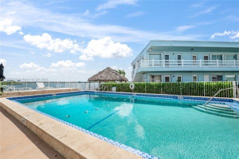 Купить кондоминиум в Норт-Майами, Флорида 2 спальни, 75.25м2, № 1956245 - фото 14