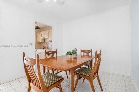 Купить кондоминиум в Норт-Майами, Флорида 2 спальни, 75.25м2, № 1956245 - фото 5