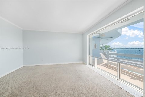 Купить кондоминиум в Норт-Майами, Флорида 2 спальни, 75.25м2, № 1956245 - фото 2