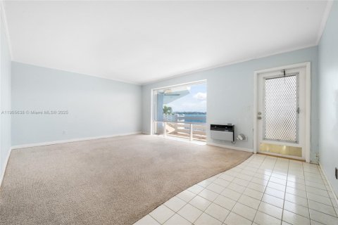 Купить кондоминиум в Норт-Майами, Флорида 2 спальни, 75.25м2, № 1956245 - фото 3