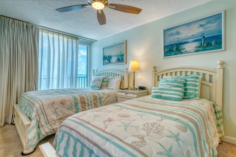 Condo in Madeira Beach, Florida, 2 bedrooms  № 1724734 - photo 21