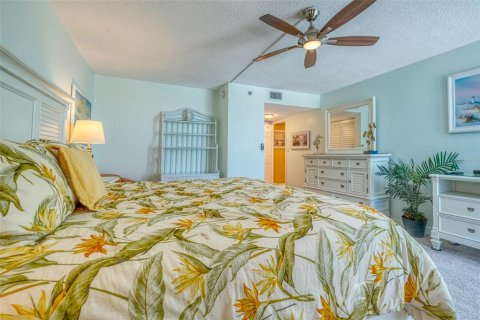Condo in Madeira Beach, Florida, 2 bedrooms  № 1724734 - photo 18