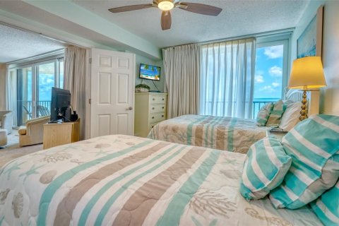 Condo in Madeira Beach, Florida, 2 bedrooms  № 1724734 - photo 22