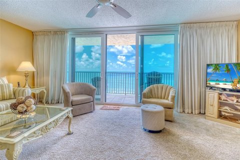 Condo in Madeira Beach, Florida, 2 bedrooms  № 1724734 - photo 11