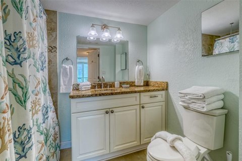 Condo in Madeira Beach, Florida, 2 bedrooms  № 1724734 - photo 19