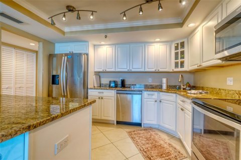 Condo in Madeira Beach, Florida, 2 bedrooms  № 1724734 - photo 4