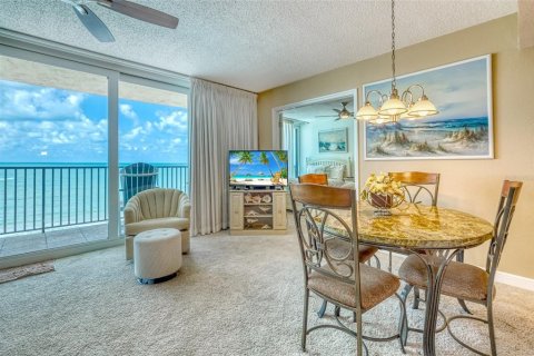 Condo in Madeira Beach, Florida, 2 bedrooms  № 1724734 - photo 13