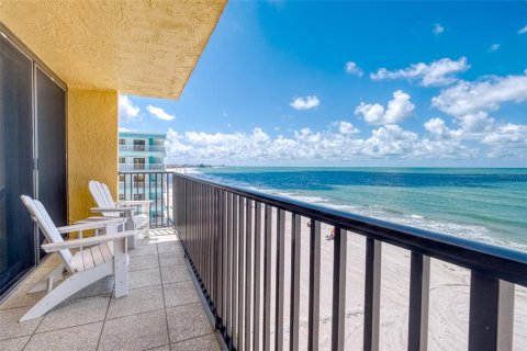 Condo in Madeira Beach, Florida, 2 bedrooms  № 1724734 - photo 24